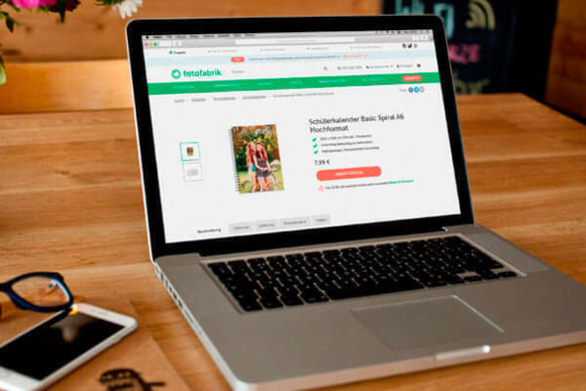 Fotofabrik features laptop table