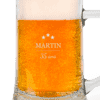 Close up chope de bière gravée